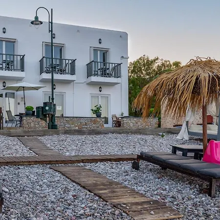 Uno Beachfront Suite Livadia  Exterior foto